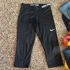 Nike Pro womens cropped Black Leggings